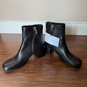AEROSOLES NWT Ortona Black Ankle Boots with Gold Zippers &Block Heel -Size 5.5